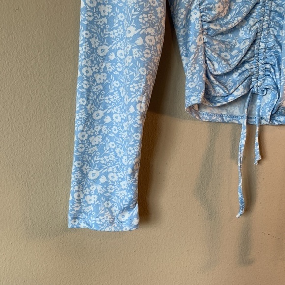 NWT No Boundaires Womens Floral Rusched Front Long Sleeve Blue White Top Medium - Picture 6 of 13